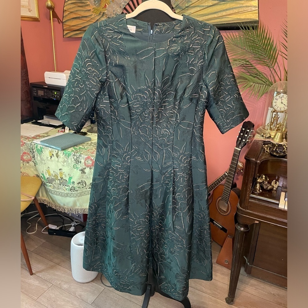 Teri Jon by Rickie Freeman Floral Jacquard Dress with pleated bodice Size 4 $600